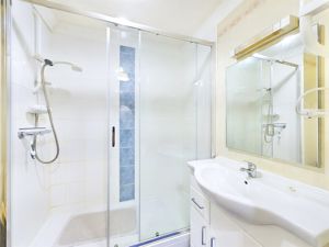 SHOWER ROOM- click for photo gallery